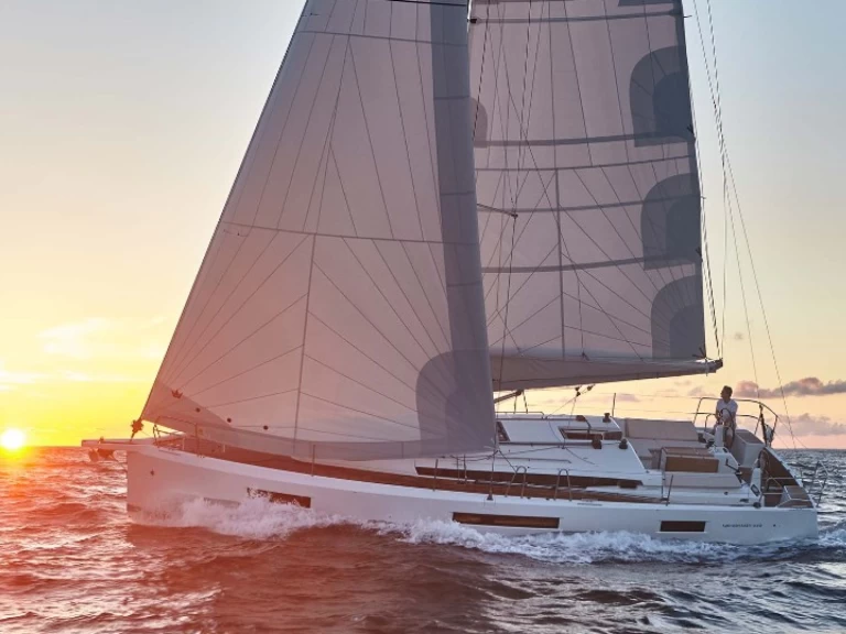 Pronájem lodi Ibiza Town lákavé ceny Sun Odyssey 44