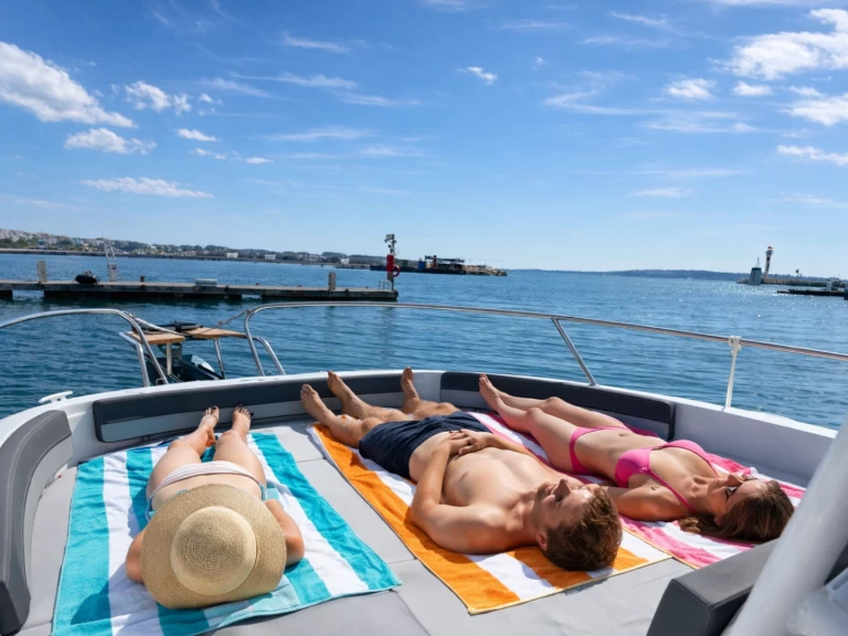 Pronájem lodi Cannes lákavé ceny Cap Camarat 9.0 CC