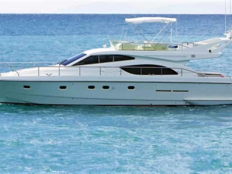 Pronajmout si Ferretti 53 FlyBridge  v Toúrlos