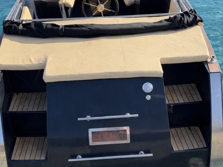 Pronájem lodi Maxima 730 v Port de Blanes na Samboatu