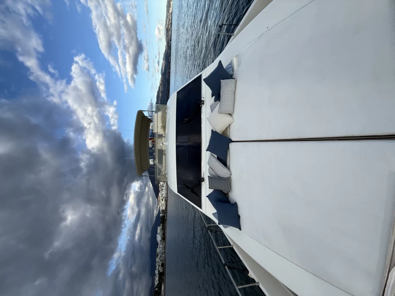 Pronájem lodi Marbella lákavé ceny 68 aniversary