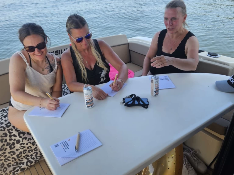 Pronájem Motorová loď Quicksilver s licencí