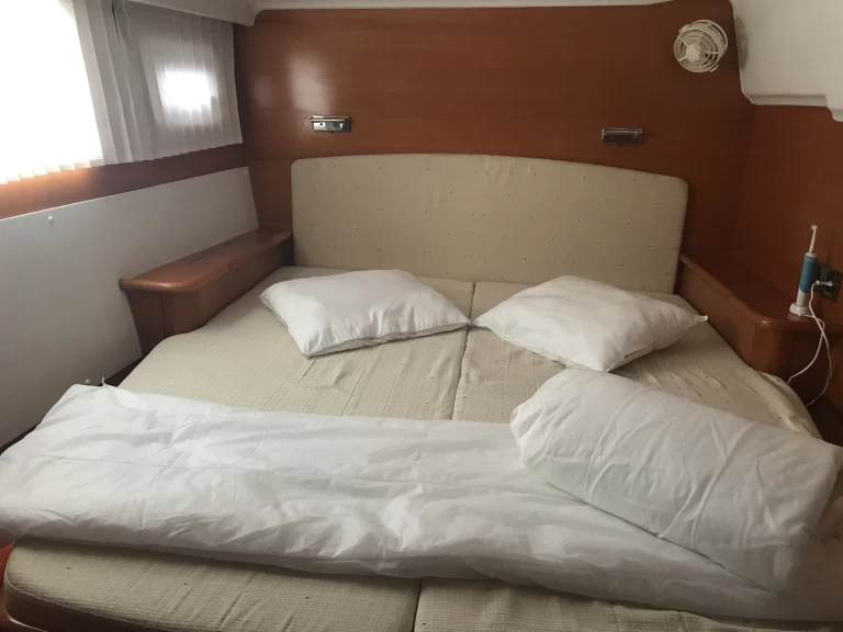 Pronájem Katamarán Lagoon s licencí