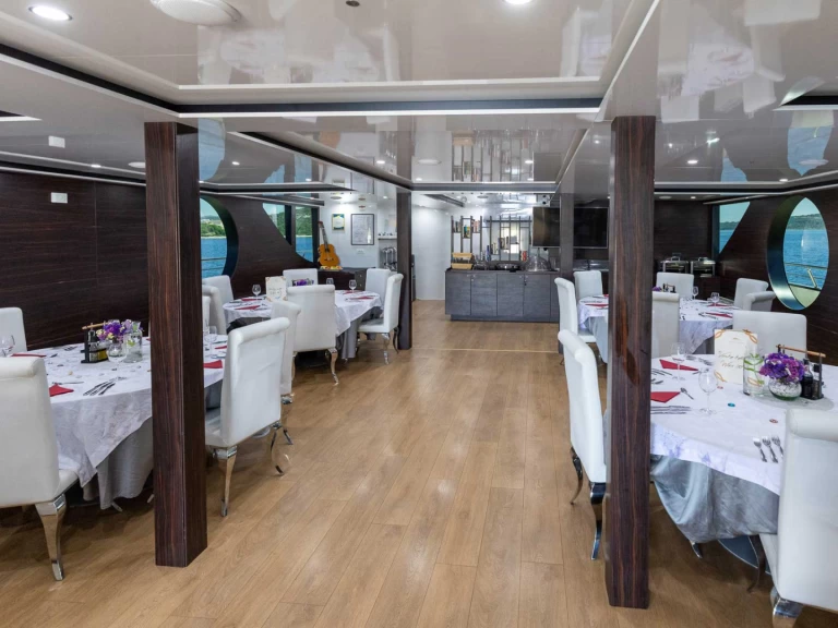 Pronájem Jachta  s licencí