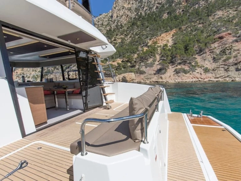 Pronájem Katamarán Fountaine Pajot s licencí