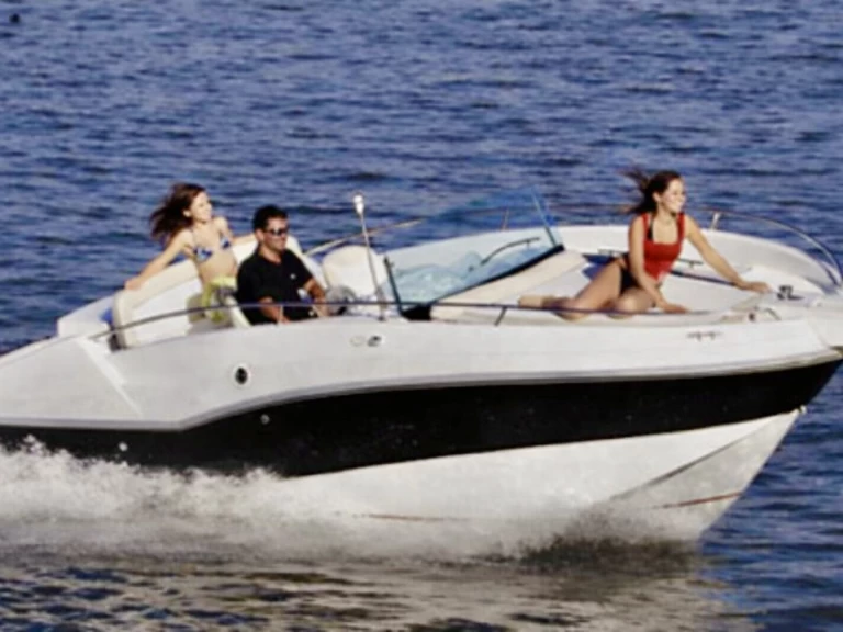 Pronajmout si Rio Rio 650 Day Cruiser v Nice