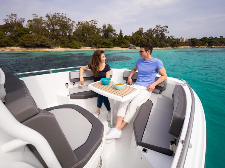 Pronajmout si Jeanneau Cap Camarat 7.5 CC v La Spezia