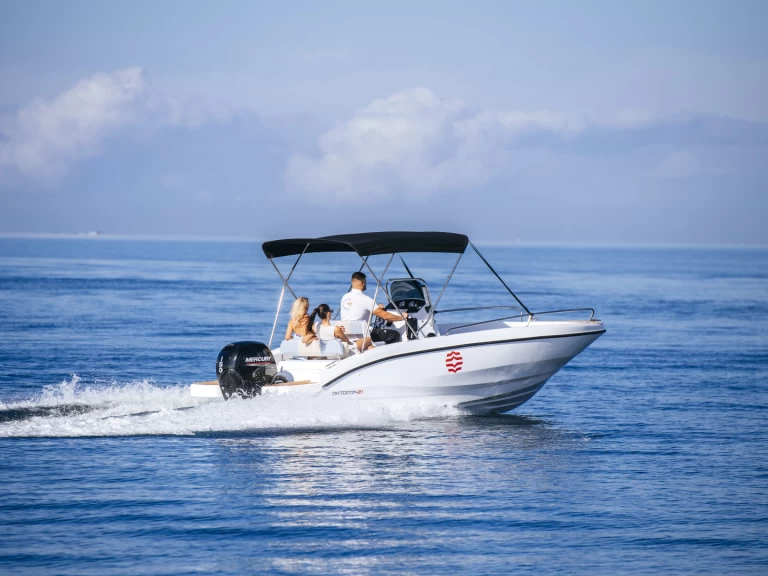 Pronajmout Motorová loď se skipperem či ne Oktogon v Zadar