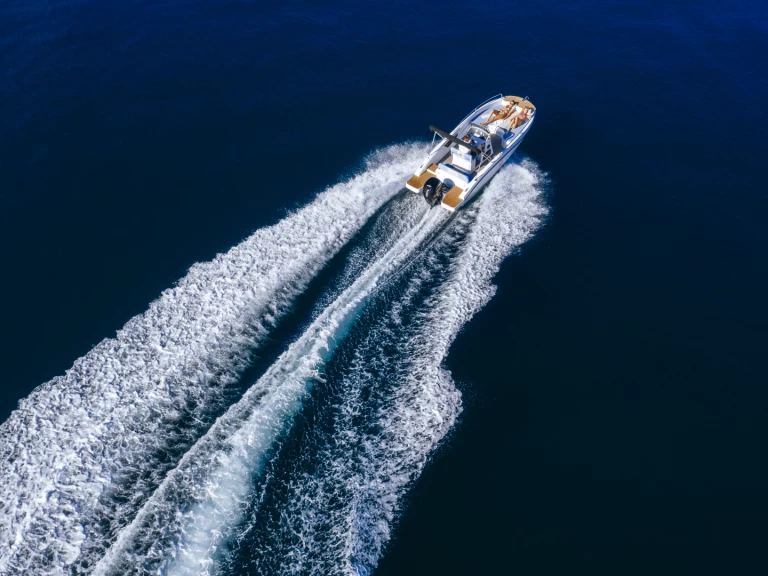 Pronájem Motorová loď Oktogon s licencí