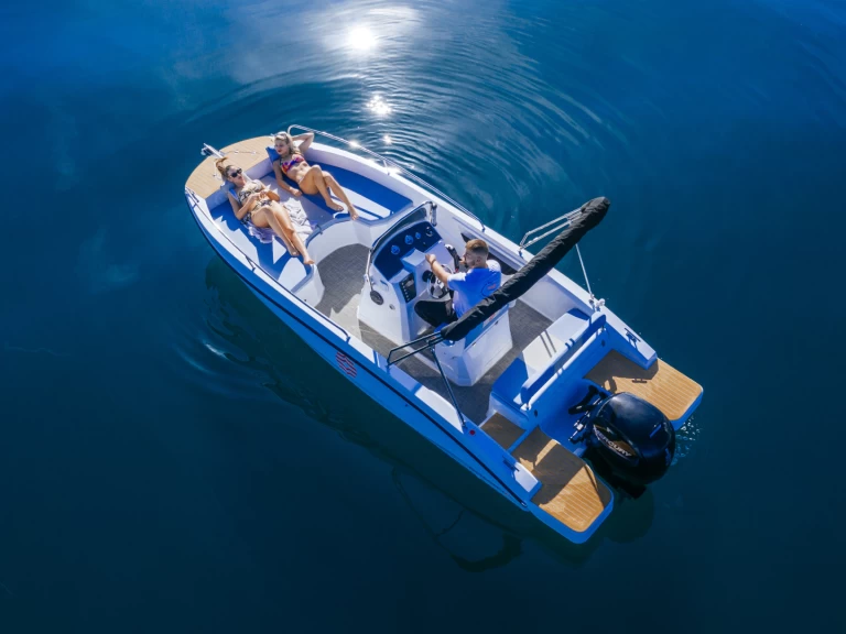 Oktogon Venturo 21S jednotlivci a charterové společnosti v Zadar