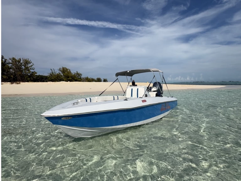 Pronájem Motorová loď Custom Made s licencí