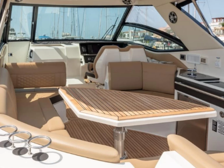 Motorová loď k pronájmu v Ayia Napa za nejlepší cenu