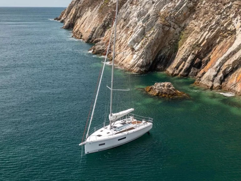 Pronájem lodi Ajaccio lákavé ceny OCEANIS 37.1 OCEANIS 37.1