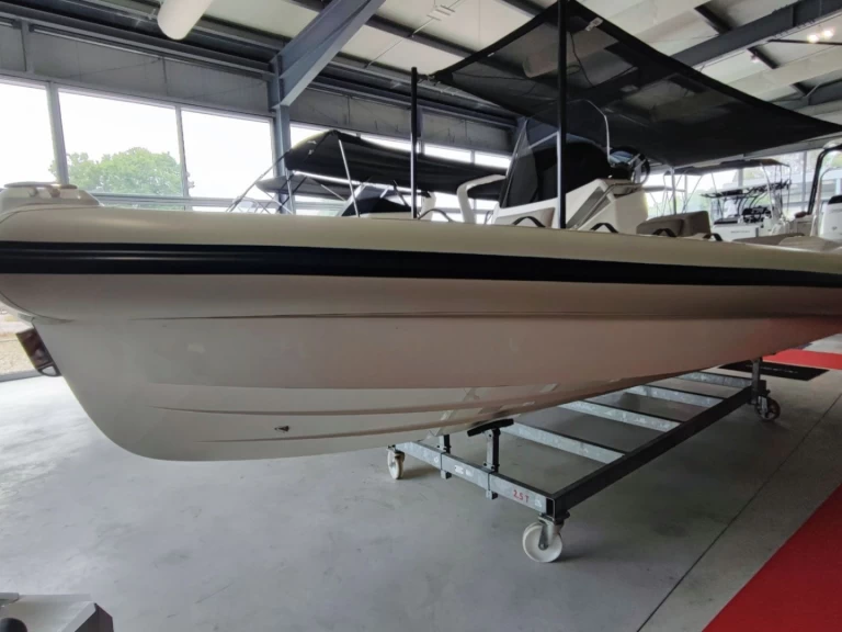 Pronájem Polotuhá loď v Ajaccio -Lomac Lomac 700 