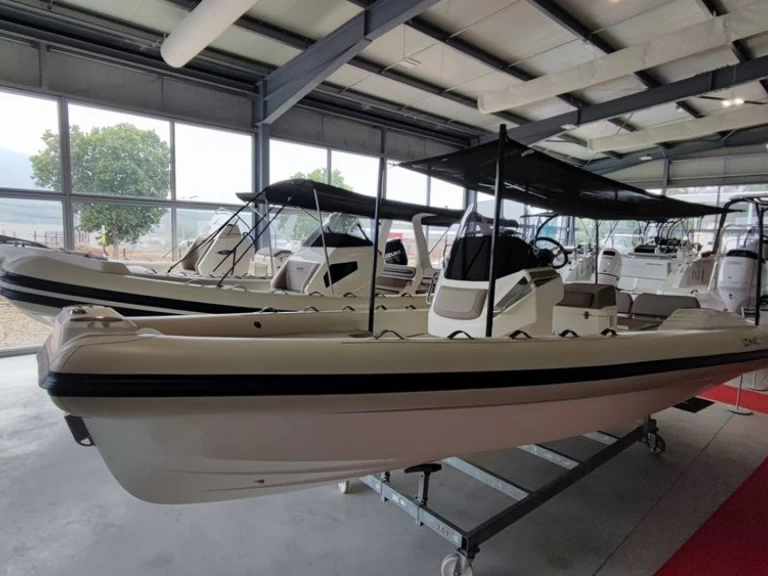 Pronájem lodi Lomac Lomac 700  v Ajaccio na Samboatu