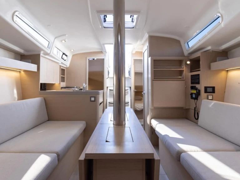 Bénéteau Oceanis 34.1 jednotlivci a charterové společnosti v Ajaccio