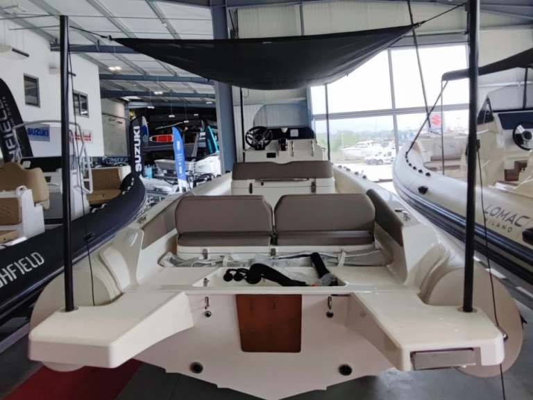 Pronájem Polotuhá loď Lomac s licencí