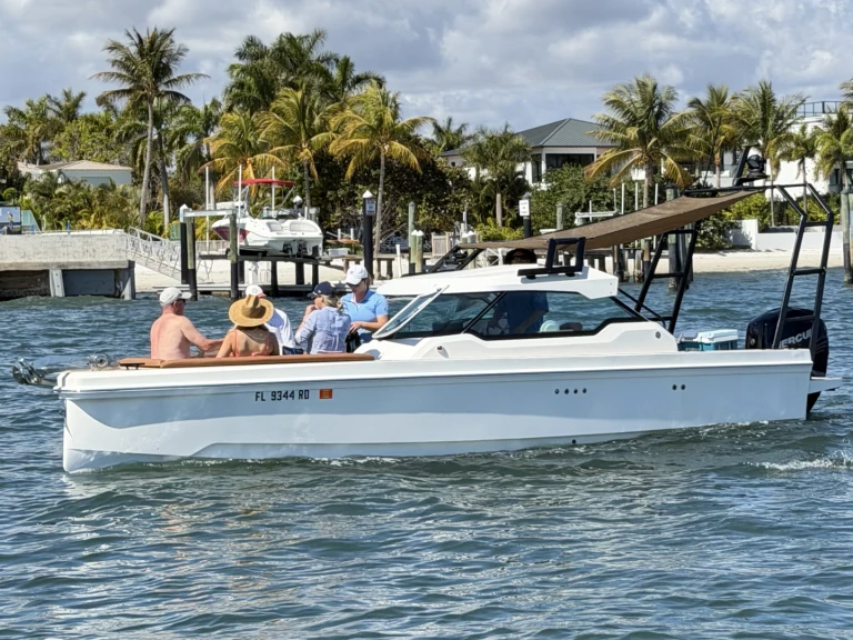 Pronájem Jachta Axopar s licencí