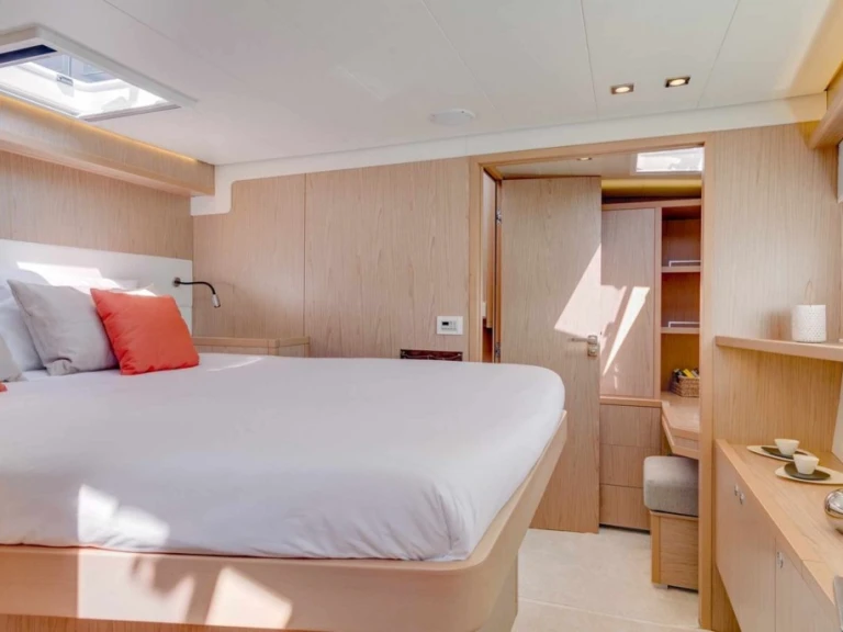 Pronajmout si Lagoon Lagoon 52 F v Saint-Tropez