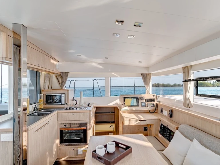 Lagoon Lagoon 39 jednotlivci a charterové společnosti v Port Vauban