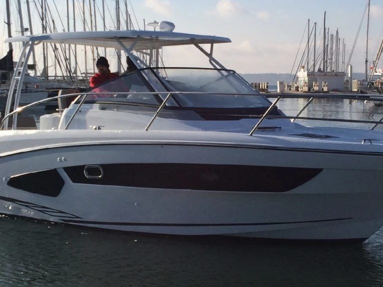 Pronajmout Motorová loď se skipperem či ne Jeanneau v Cogolin