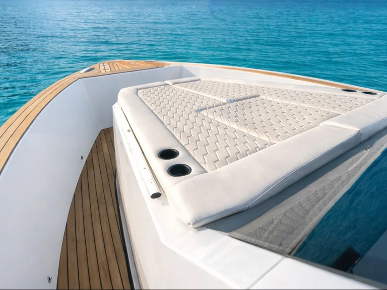 Pronajmout si Maxim Max 44R v Ibiza Town