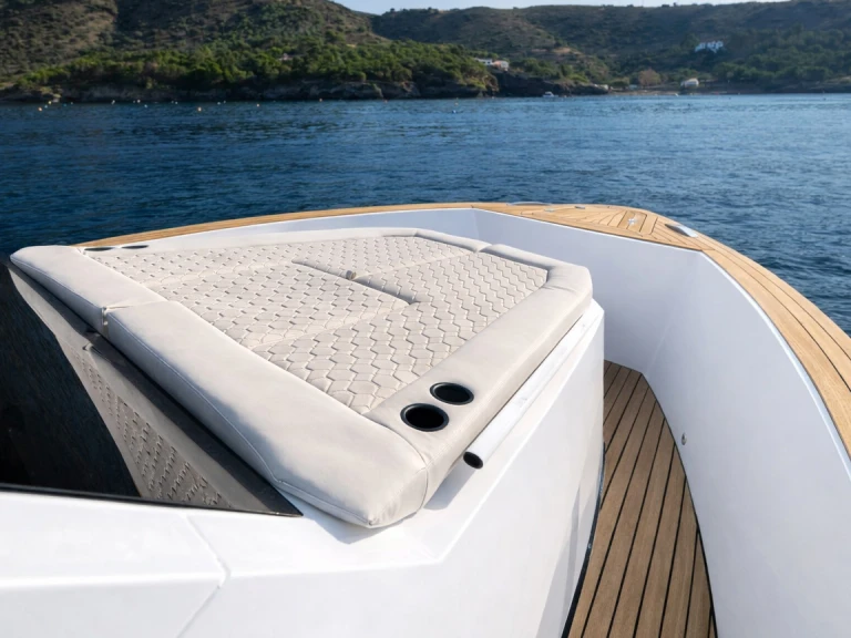 Pronájem lodi Ibiza Town lákavé ceny Max 44R