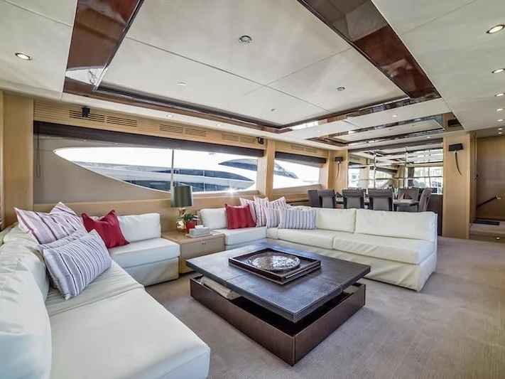 Pronájem lodi Princess Princess 85 v Port Vauban na Samboatu