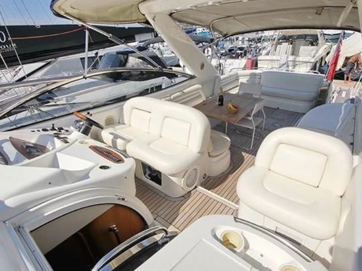 Pronajmout Motorová loď se skipperem či ne Sunseeker v Port Camille Rayon