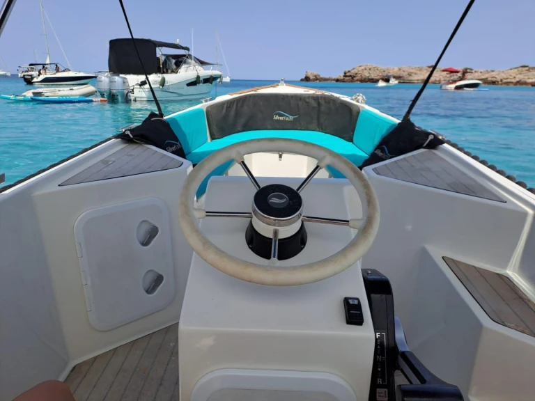 Motorová loď k pronájmu v Malaga za nejlepší cenu