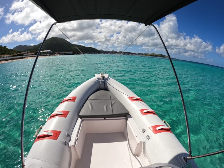 Semi-Rigide Rib 480 jednotlivci a charterové společnosti v Marigot