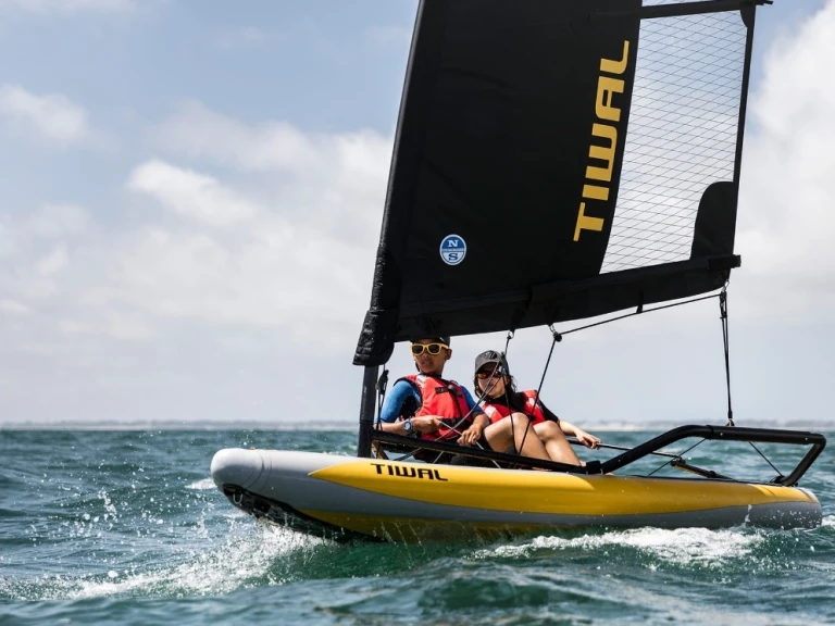 Pronájem lodi Carnac lákavé ceny TIWAL 3.2