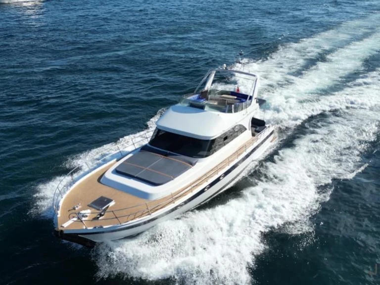 Pronájem lodi Custom Made Special v Beşiktaş na Samboatu