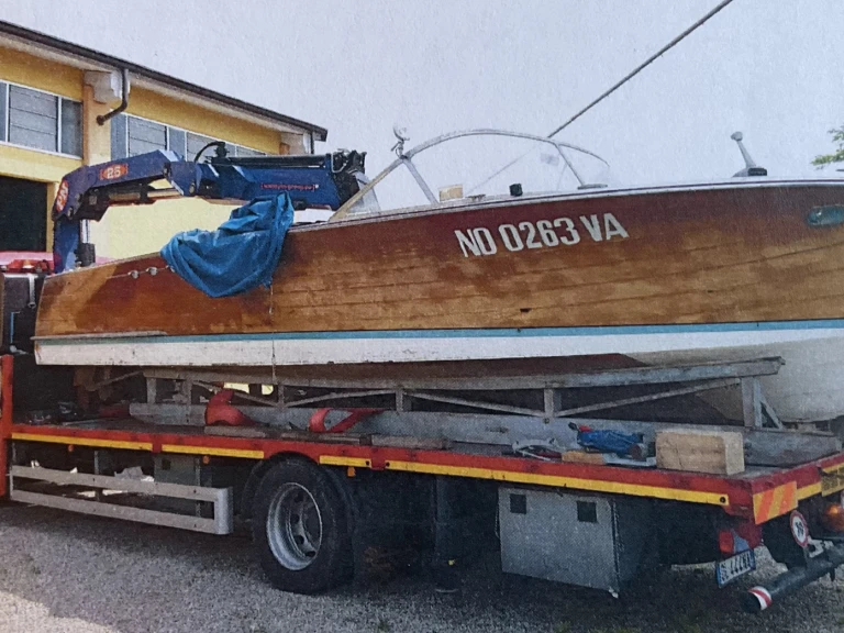 Motorová loď k pronájmu v Kreisfreie Stadt Potsdam za nejlepší cenu