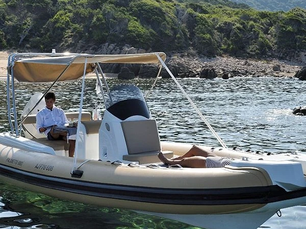 Pronájem Polotuhá loď Fanale marine  s licencí