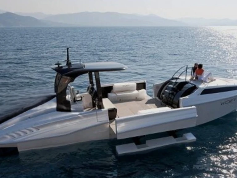 Pronájem Motorová loď Wider s licencí