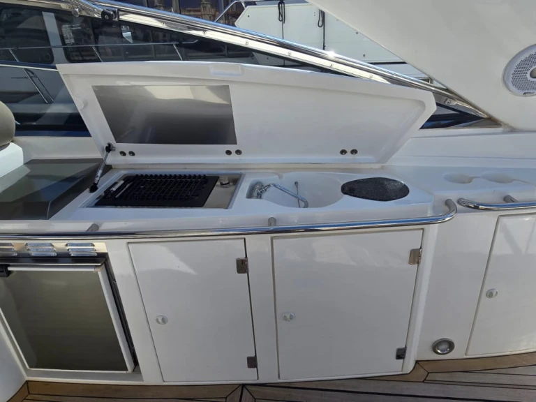 Pronajmout si Sunseeker Camargue 50 v Alicante