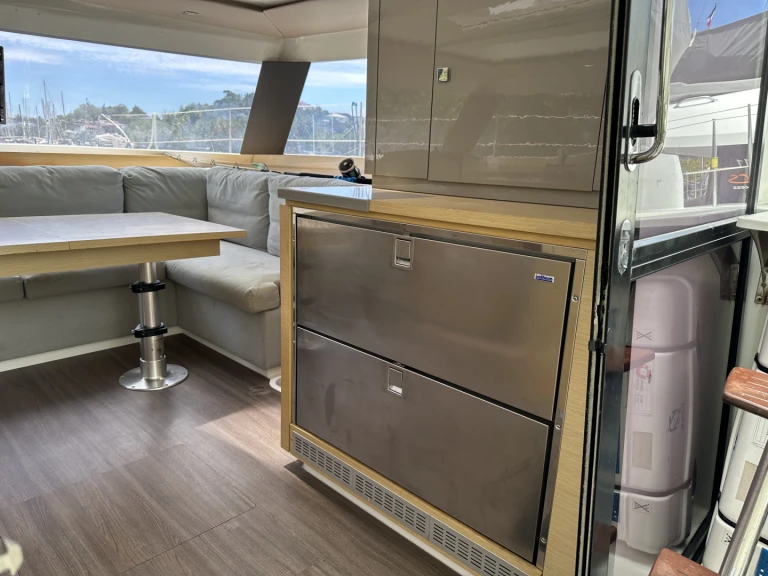 Pronájem Katamarán Fountaine Pajot s licencí