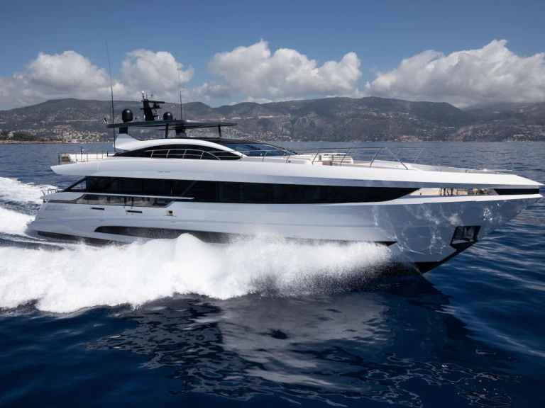 Pronajmout si Mangusta ARTEMIS v Bahamy
