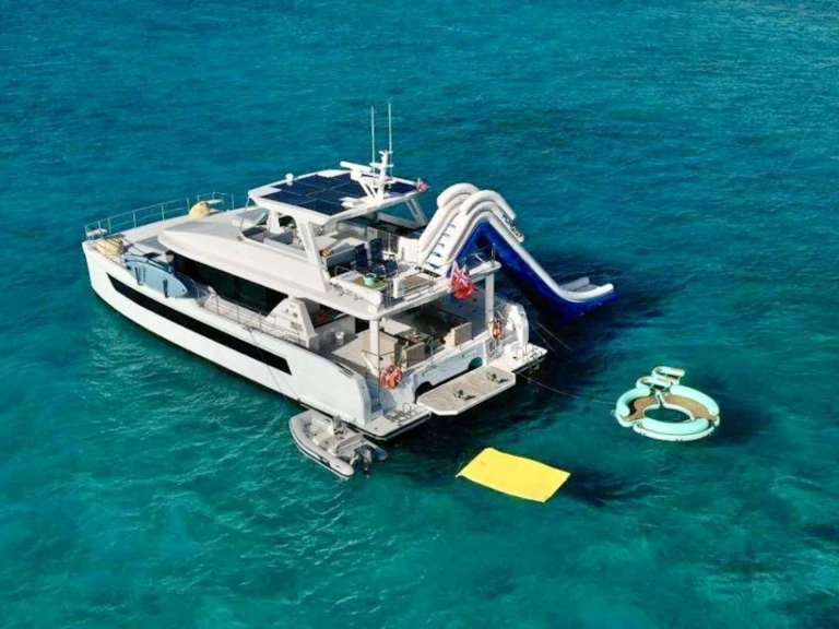 Pronajmout si Two Oceans SOLAIRE v Britské Panenské ostrovy