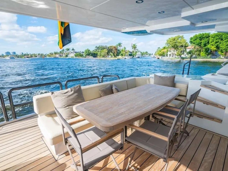 Pronájem Jachta Nishii Shipyards s licencí