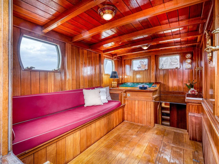 Pronajmout si Schooner O'Remington  v Cannes