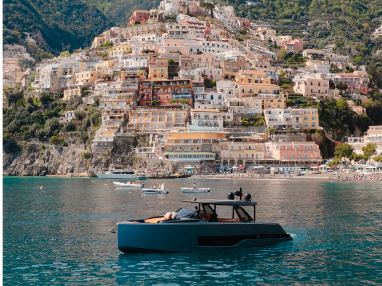 Pronájem lodi Sorrento lákavé ceny A 46 Luxury Tender