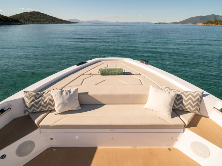 Technohull XPD 46 jednotlivci a charterové společnosti v Olympic Marine