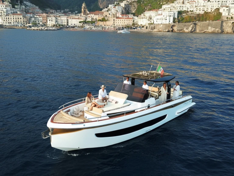 Pronájem lodi Allure 38 v Porto di Amalfi Marina Coppola na Samboatu