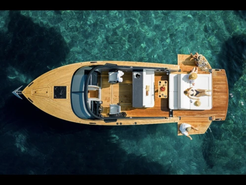 Motorová loď k pronájmu v Split za nejlepší cenu