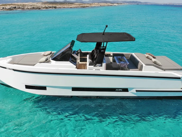 Pronajmout Motorová loď se skipperem či ne De Antonio v Alyki