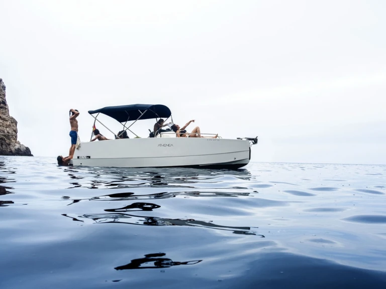 Pronajmout si Nuva Nuva M6 v Fornells