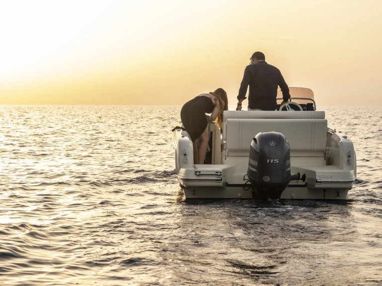 Pronajmout si Invictus  200SX v Fornells