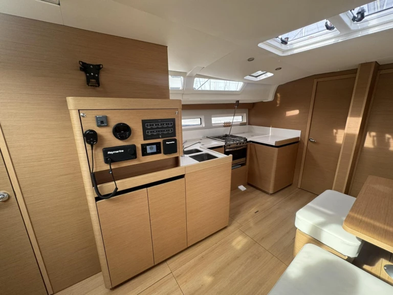 Pronájem lodi Fanári lákavé ceny Sun Odyssey 490